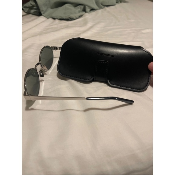 Ysl used just few times - Picture 3 of 6